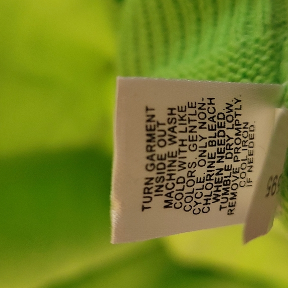 Express Men's Bright Green XL v-neck sweater - Picture 5 of 7